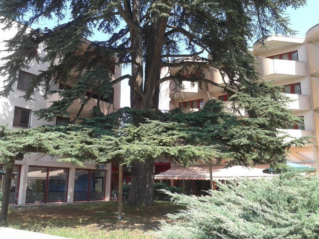Hotel Le Cedre Bex Exteriör bild